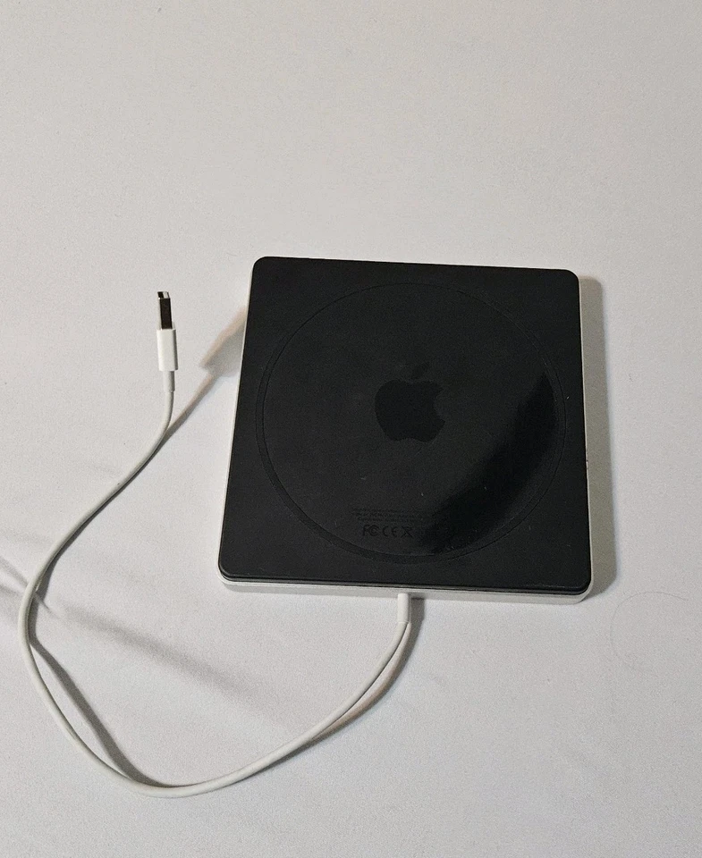 Apple USB SuperDrive (A1379) USB 2.0 External Optical CD-RW/DVD-RW Burner - Image 2 of 4