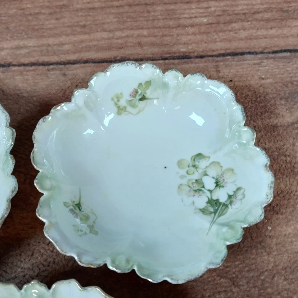 Juego de 3 platos baratijas vintage con borde festoneado diseño floral borde verde Foto 4 de 4