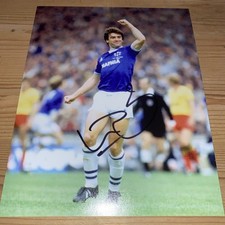 SUPERB SIGNED PHOTOGRAPH  KEVIN RATCLIFFE EVERTON 1984 FA CUP FINAL CELEBRATION
