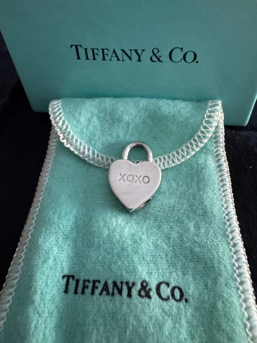 Preços baixos em Tiffany & Co. Coração Colares e pingentes finos