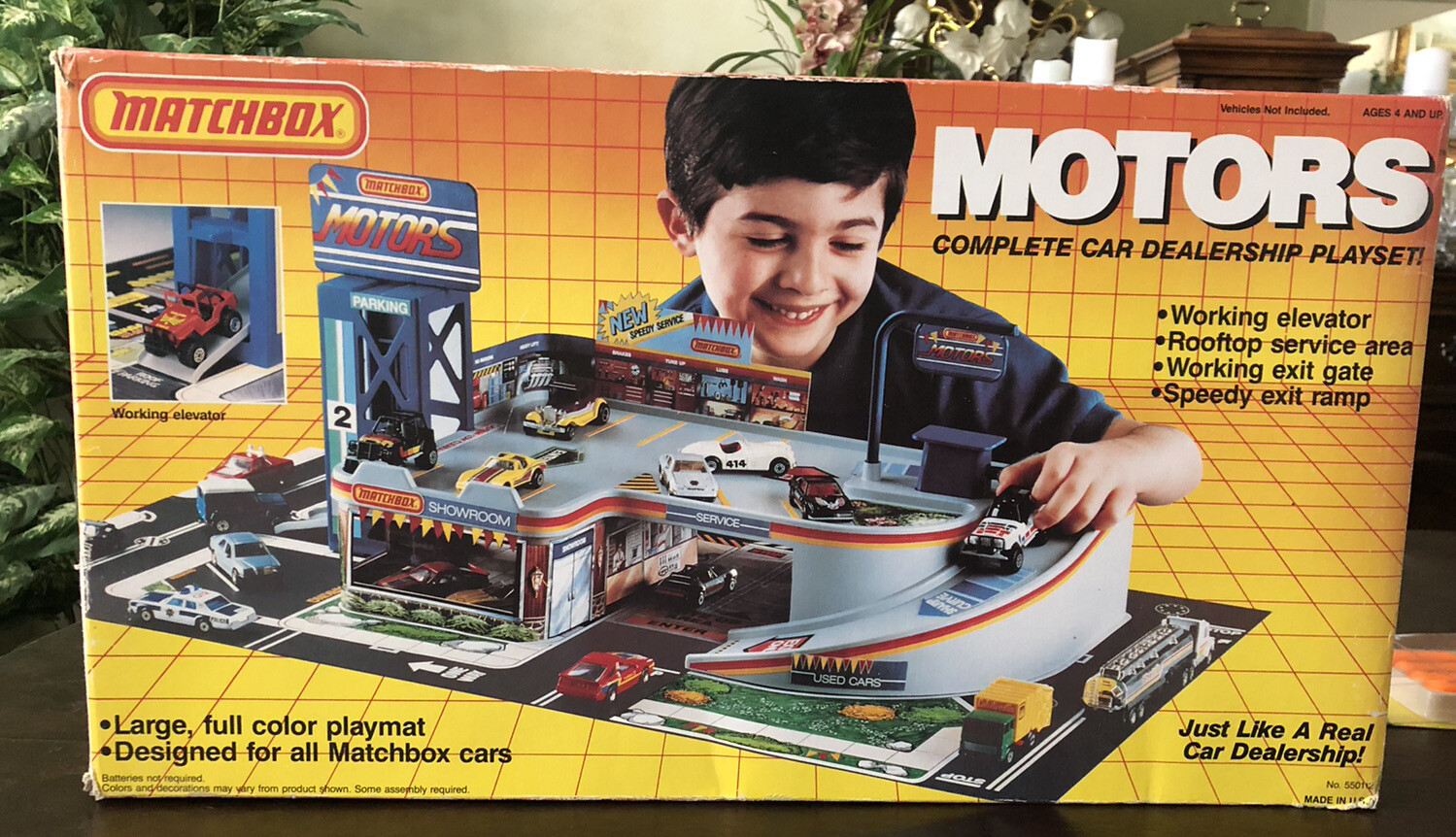 Matchbox MOTORS Complete Car Dealership 1984 Made In USA