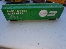 BURLINGTON BOXCAR, HO GUAGE, BACHMANN, SEE PHOTOS FOR DETAILS