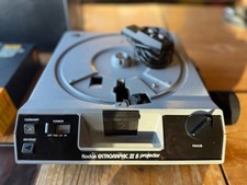 Kodak Ektagraphic III B Projector, With Case, 2 extra bulbs, 80 slide Carousel