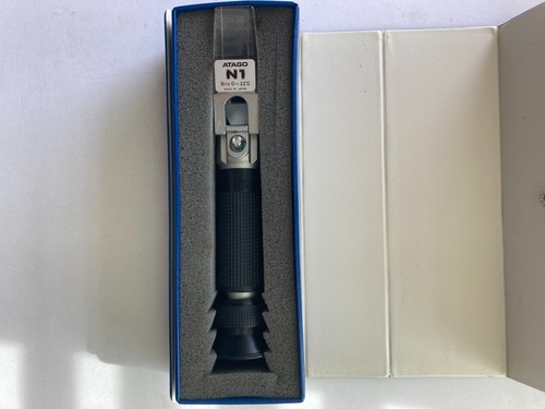 ATAGO Hand-Held Refractometer Made in Japan, with Case and Manual. Brix: 0~32%. - Afbeelding 3 van 5
