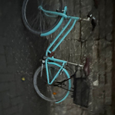 City Bike blau mit Korb, Gepäckträger hinte...
