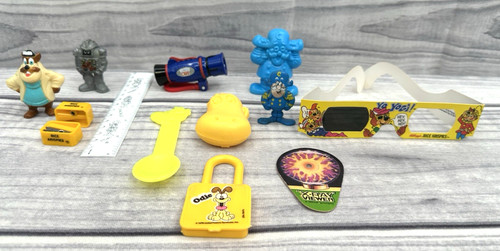 LOT OF VINTAGE 80'S 90'S CEREAL PREMIUMS TOYS RICE KRISPIES CAP'N CRUNCH     *8