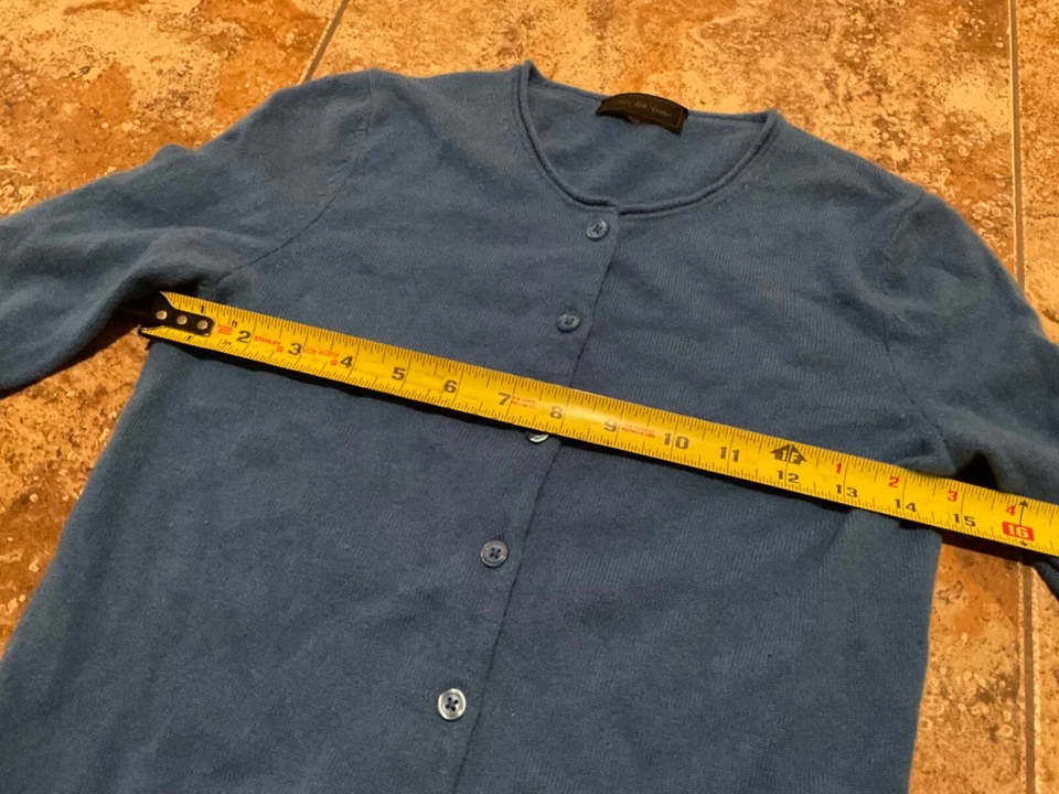 SUÉTER CÁRDIGAN AZUL VINTAGE SAKS QUINTA AVENIDA (MUJER S/M) Foto 2 de 4