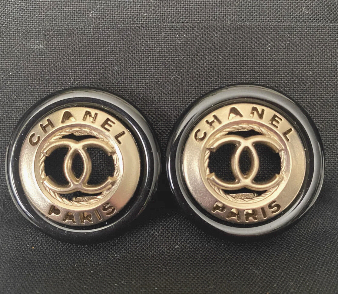 CHANEL Fashion Jewelry Clip On Earrings Round Gold/Black CC Logo Resin 1.1”, Use