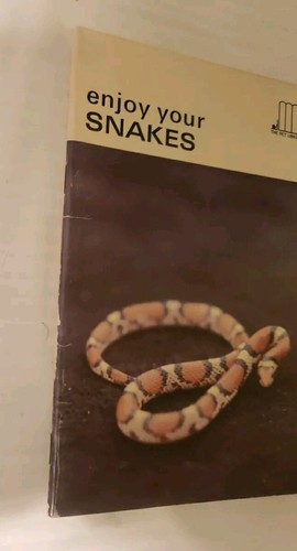 Vintage Late 70's Enjoy Your Snakes - The Pet Library LTD - Picture 2 of 3