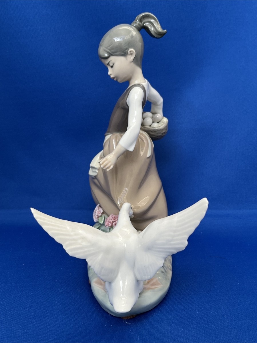 Lladro Aggressive Goose Porcelain Figurine Goose Chasing A Girl