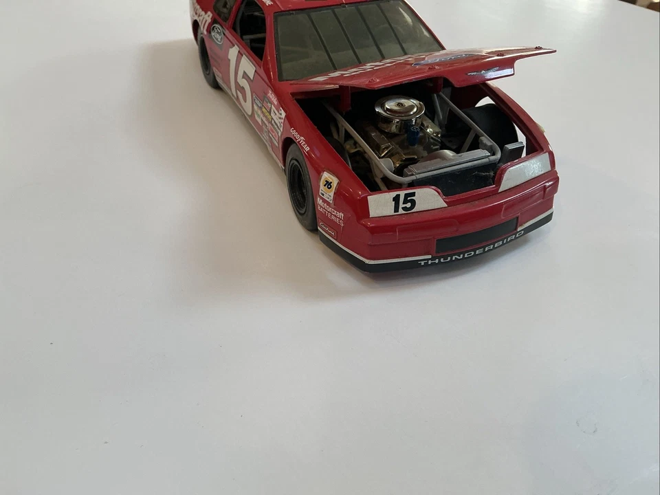 ERTL 1993 GEOFF BODINE #15 MOTORCRAFT 1:18 SCALE DIECAST NASCAR - Image 3 of 3