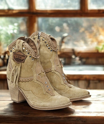 EL VAQUERO Ivy Silverstone Ecru Wedge Moccasin Boots