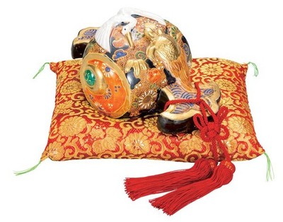 Kutani Lucky Mallet Kozuchi Mori Finish with Tassel Cushion Japan Width9.7in