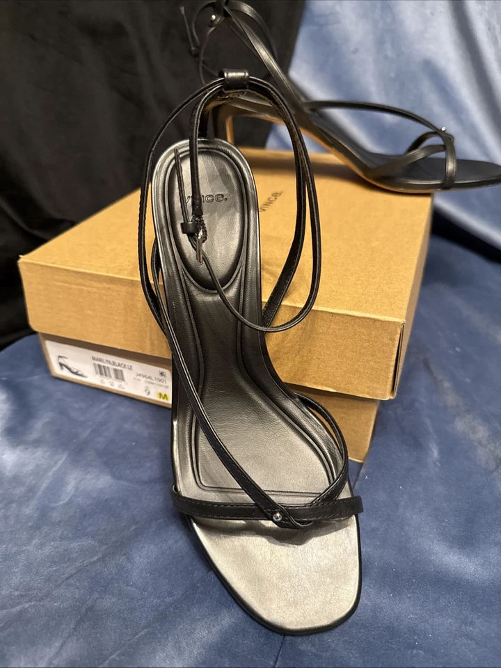 Tacones altos con correa Vince Foto 3 de 4