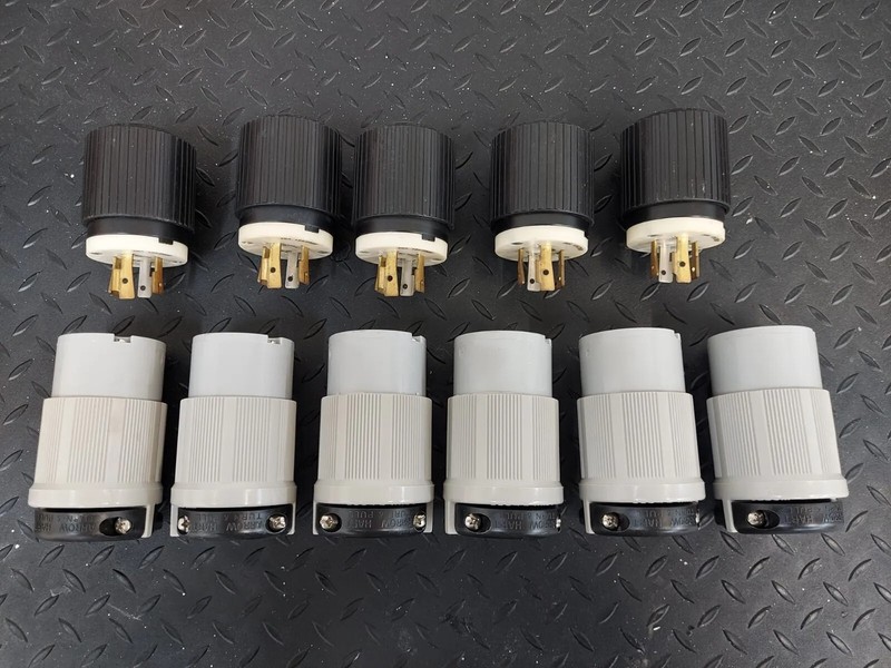 Lot of 11 Arrow Hart Bryant Turn & Pull Sockets male and female.  Made in USA.