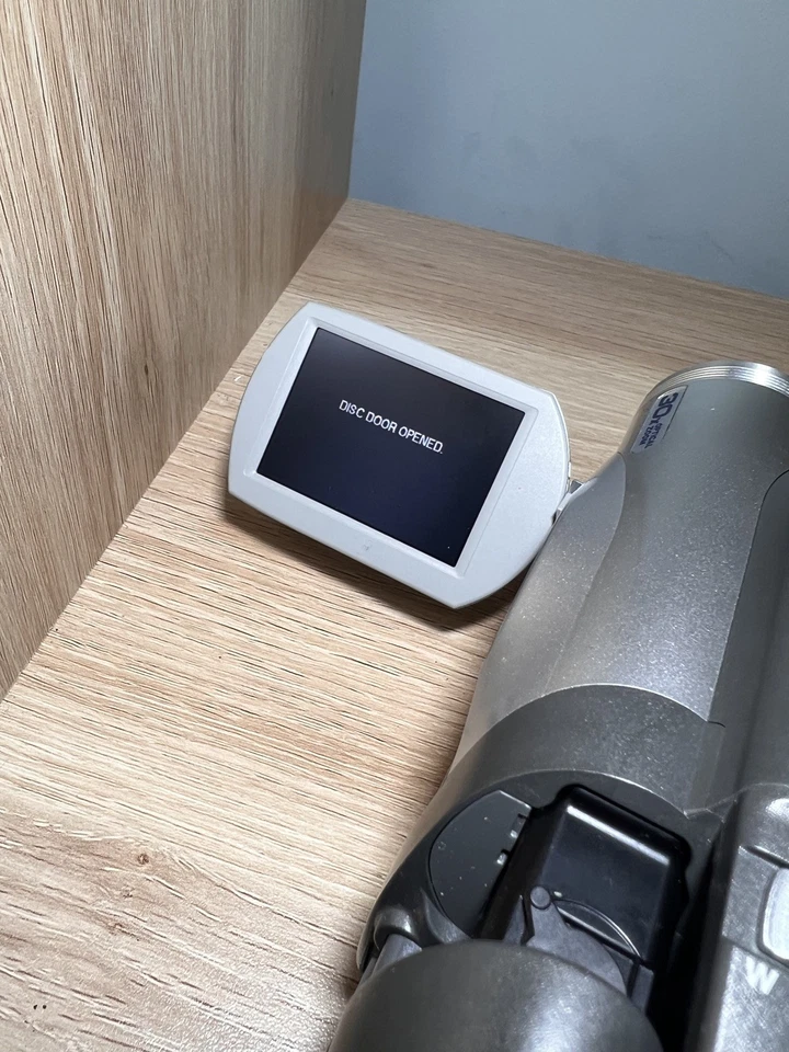 Panasonic VDR-D100 DVD Palmcorder Digital Video Camcorder Camera DVD-RW DVD-RAM - Image 3 of 4