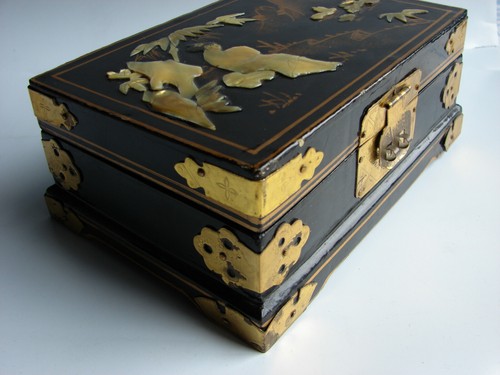 Vintage Chinese Black Lacquered Hand PaintedJewelry Box w/ MOP - Bild 7 von 9