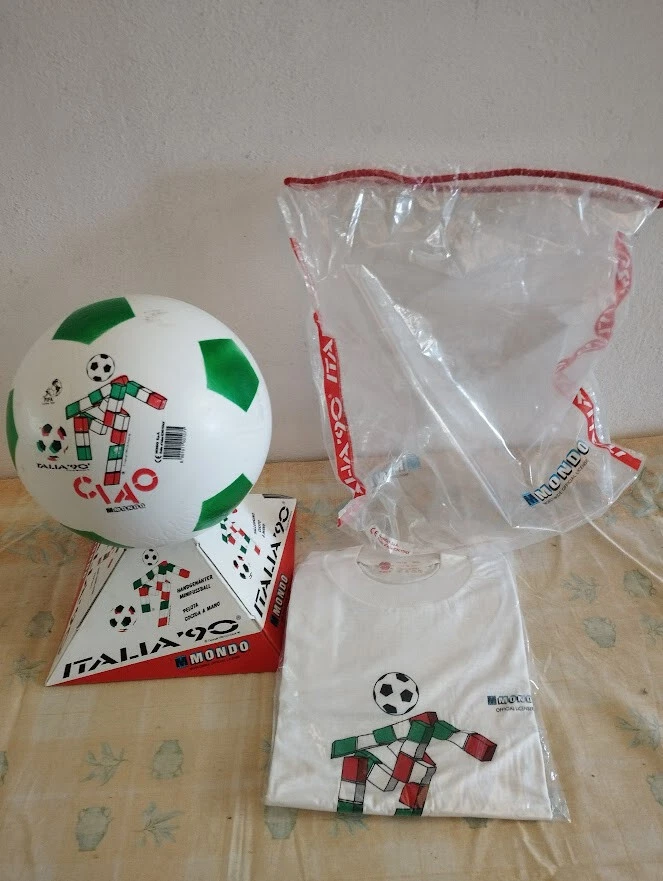 Set Pallone Italia 90 con t shirt mondiali in busta by Mondo licenza ufficiale - Immagine 3 di 4