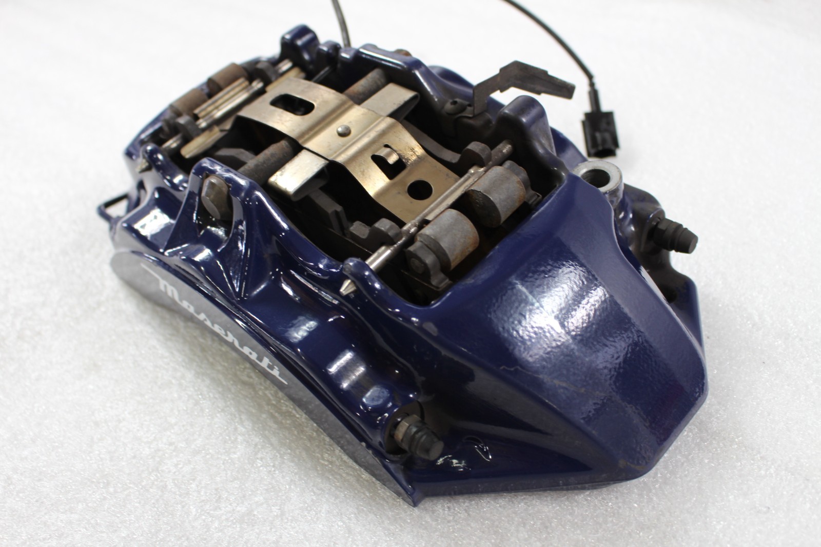 Maserati Quattroporte FRONT+LEFT Brake caliper P/N 670030945