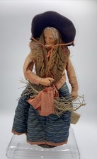 Santon  Simone JOUGLAS  27cm  Signature  manuelle sous le socle Femme à la poule