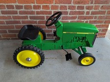 Ertl John Deere 8400 Pedal Tractor 