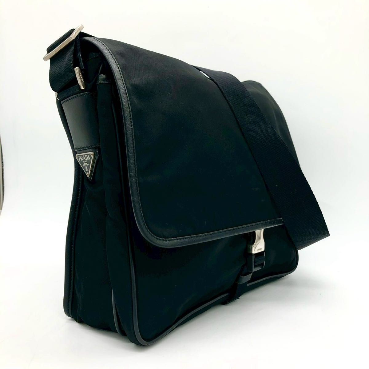 RARE PRADA Tessuto Nylon Messenger Shoulder Bag in Excellent Condition