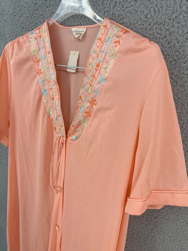 Vintage JC Penney 60s Satin Trim Dressing Gown Robe Size M NOS Peach Buttons - Image 4 of 4
