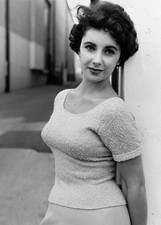 Elizabeth Taylor Posing Leaning Against The Wall 4x6 Picture Celebrity Print