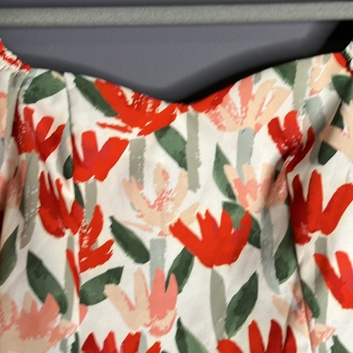 Shein Red and White Floral Cropped Top Puff Sleeves Square Neck Size Medium - Picture 3 of 7