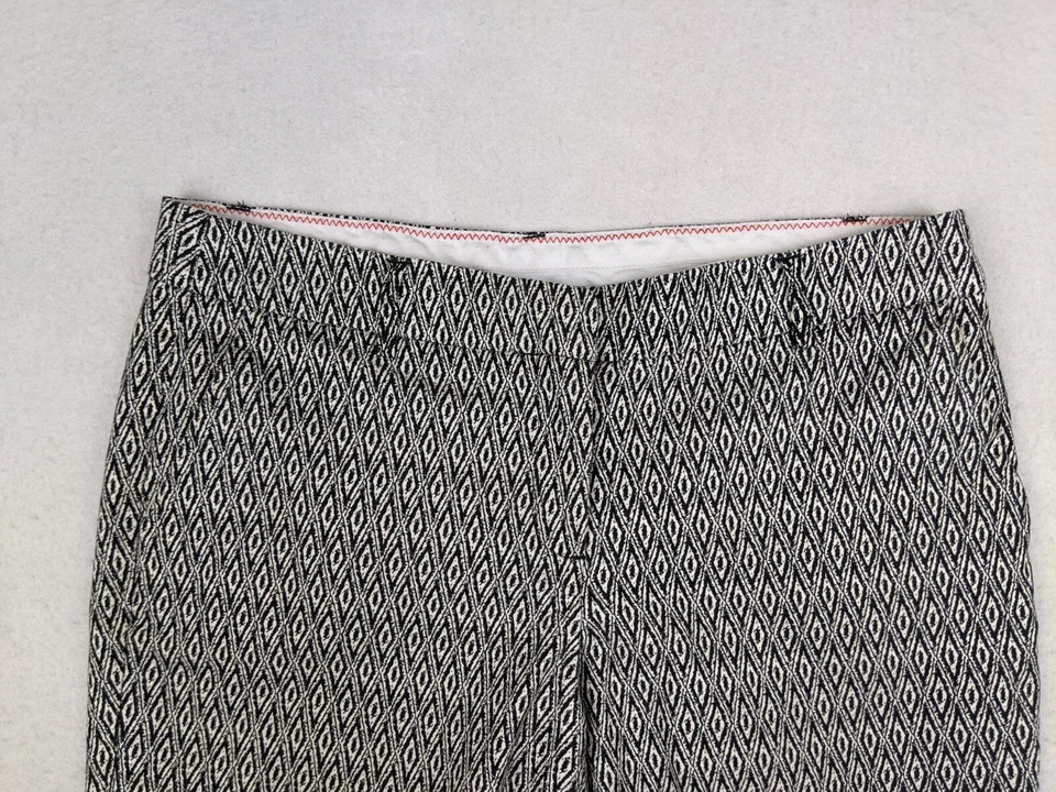 BERMUDAS KENAR MUJER ESTAMPADO NEGRO Y MARFIL FRENTE PLANO TALLA 10 - 8" ENTREPIERNA Foto 3 de 4