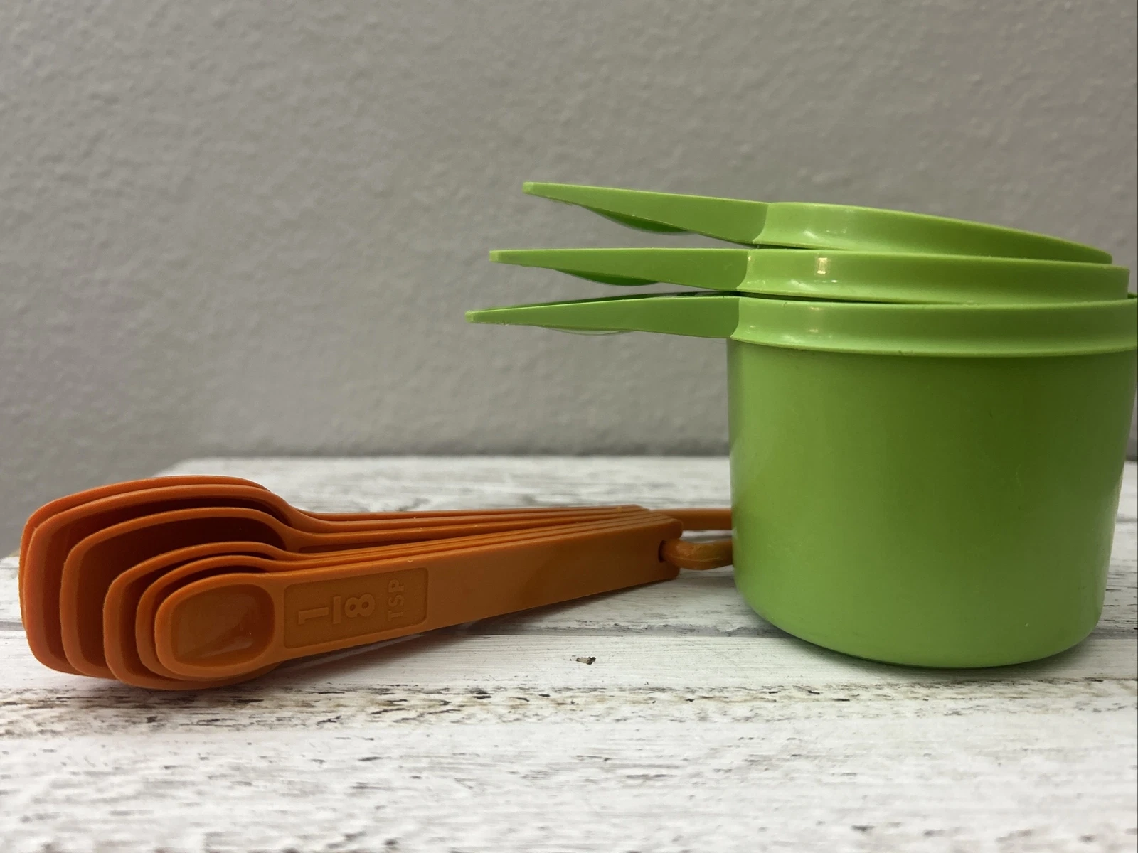 VTG Tupperware Green Measuring Cups (3) Full Set Orange Measuring Spoons (6)