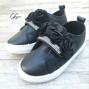 kids dress sneakers