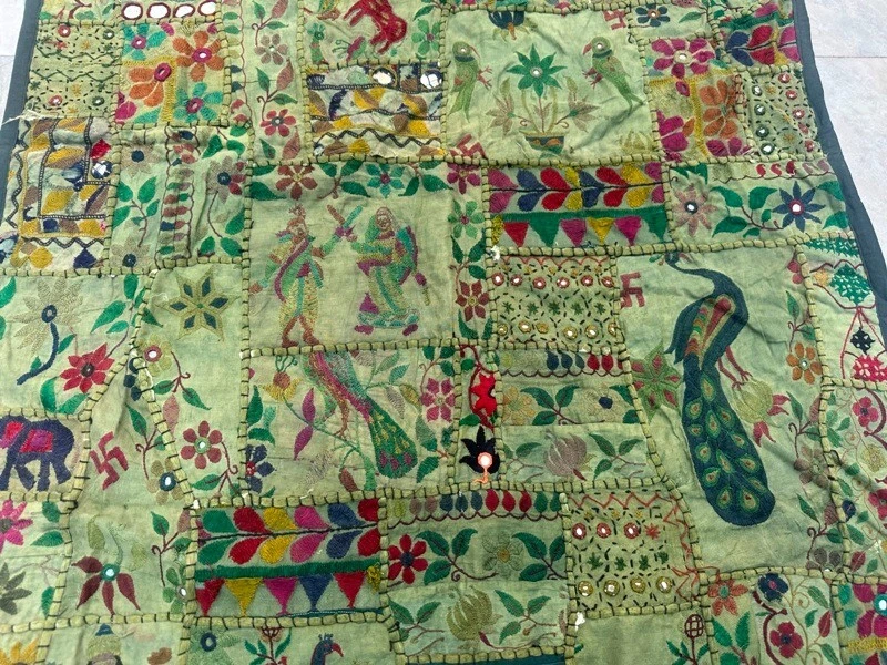 Edredón vintage de retazos Ralli ilustrado decoración hecha a mano edredón Kantha 155x86 cm Foto 2 de 4