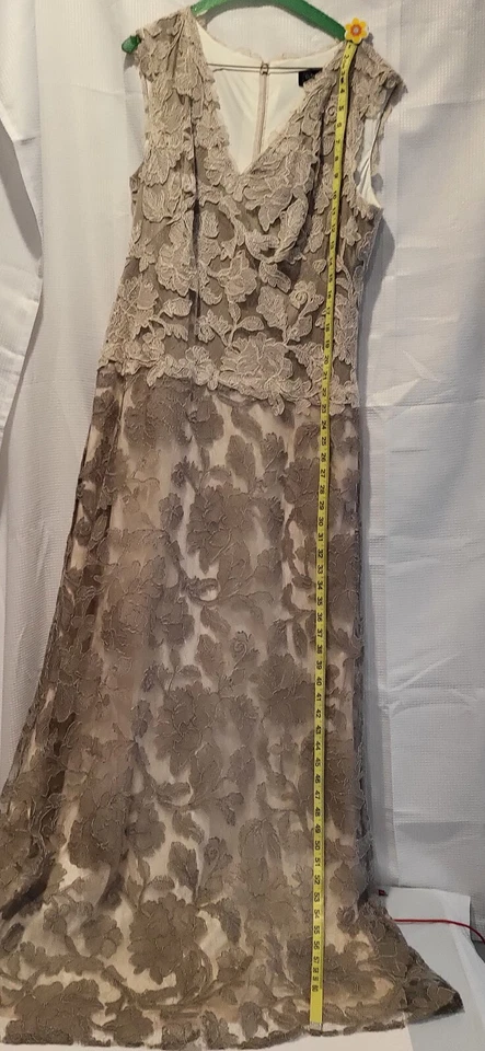 Vestido Tadashi Shoji Metálico Talla 14 Cóctel Semi Vestido Encaje Vaina Sin Mangas Foto 2 de 4