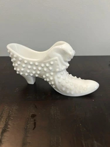 Vintage Fenton white shoe cat head hobnail MCM