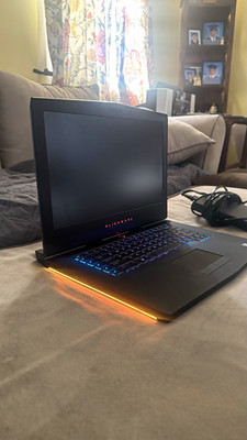 Alienware 15 15.6in Gaming Laptop i7-8750H Backlit Keyboard Black +Charger