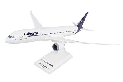 Skymarks SKR1096 Lufthansa Boeing 787-9 Berlin D-ABPA Desk Model 1/200 Airplane