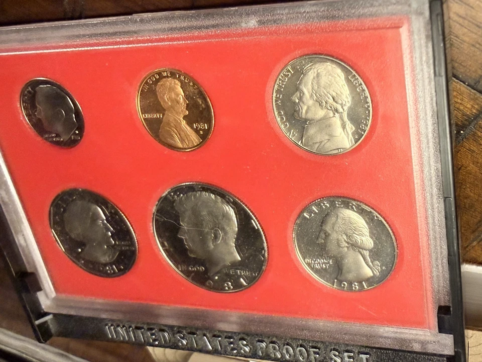 1981-S US Mint Proof Set 6 Coin Collection, Type 2 Clear S - Image 3 of 4