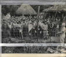 1945 Press Photo Japanese soldiers held by US Marines on Okinawa in World War II