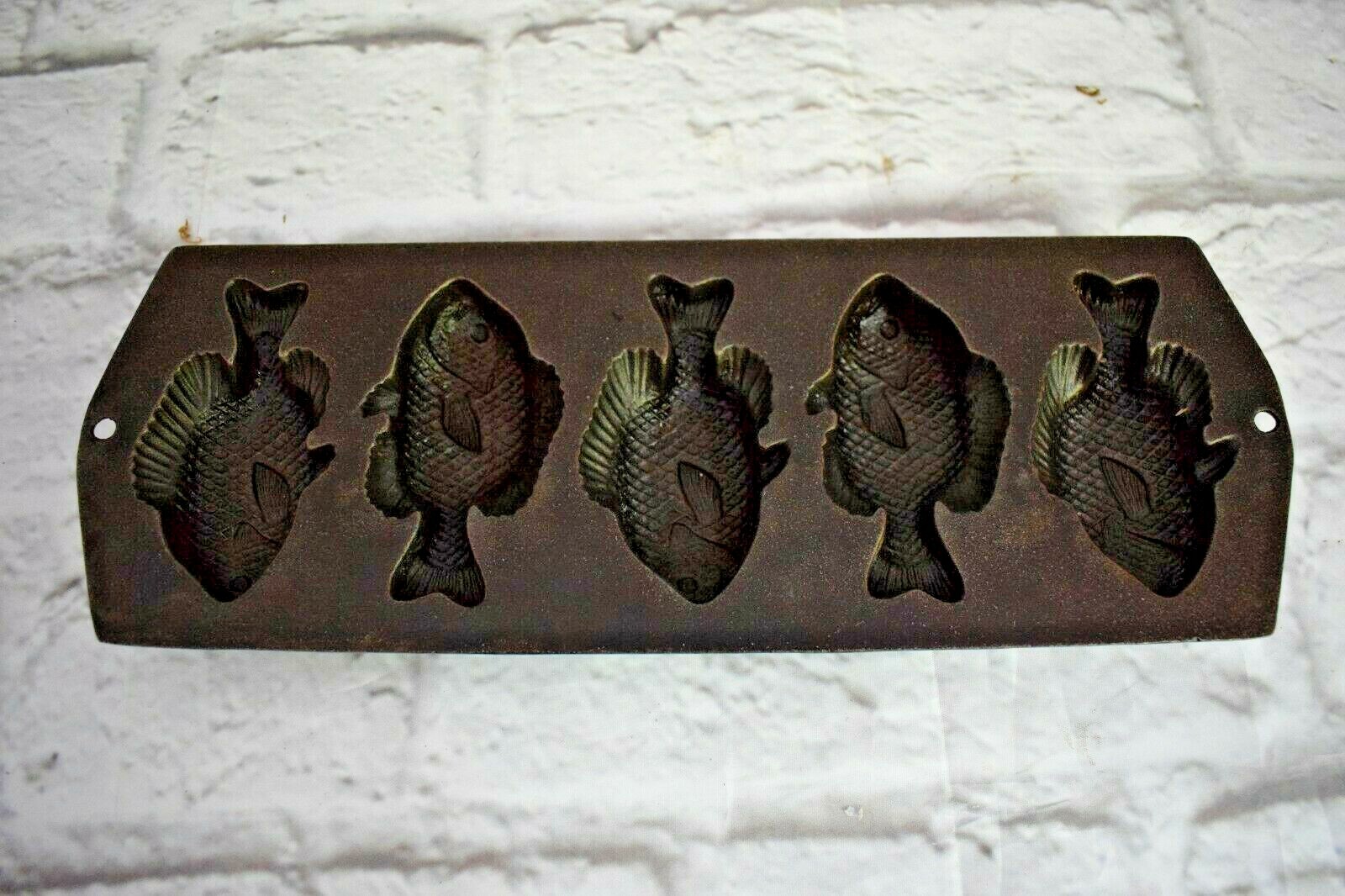 Vintage Lodge Cast Iron Fish Mold Pan Perch Cornbread Muffin