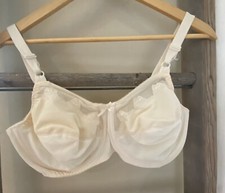 BALI 36DD Ivory Satin  Lace Underwire Bra Pretty Intimates 0180 VINTAGE 80s