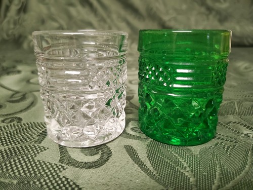 SET DI 2 PORTA STUZZICADENTI VINTAGE - VETRO VERDE E TRASPARENTE - Foto 2 di 9