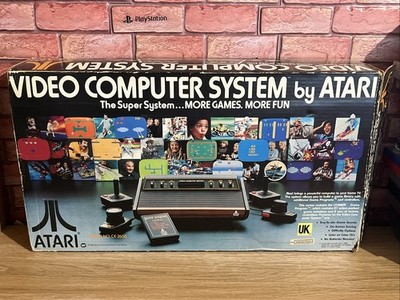 Atari 2600 Woody Konsole verpackt mit Paddles funktionstüchtig kompletter Einsatz