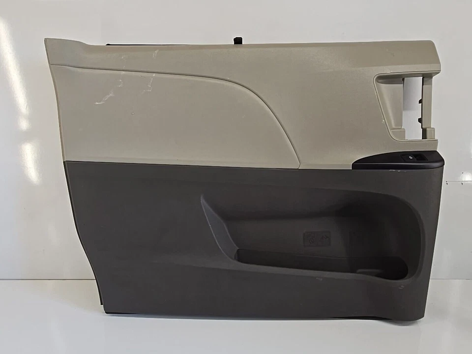 Toyota Sienna 2014-2016 panel de moldura de puerta trasera izquierda del lado del conductor OEM Foto 3 de 4