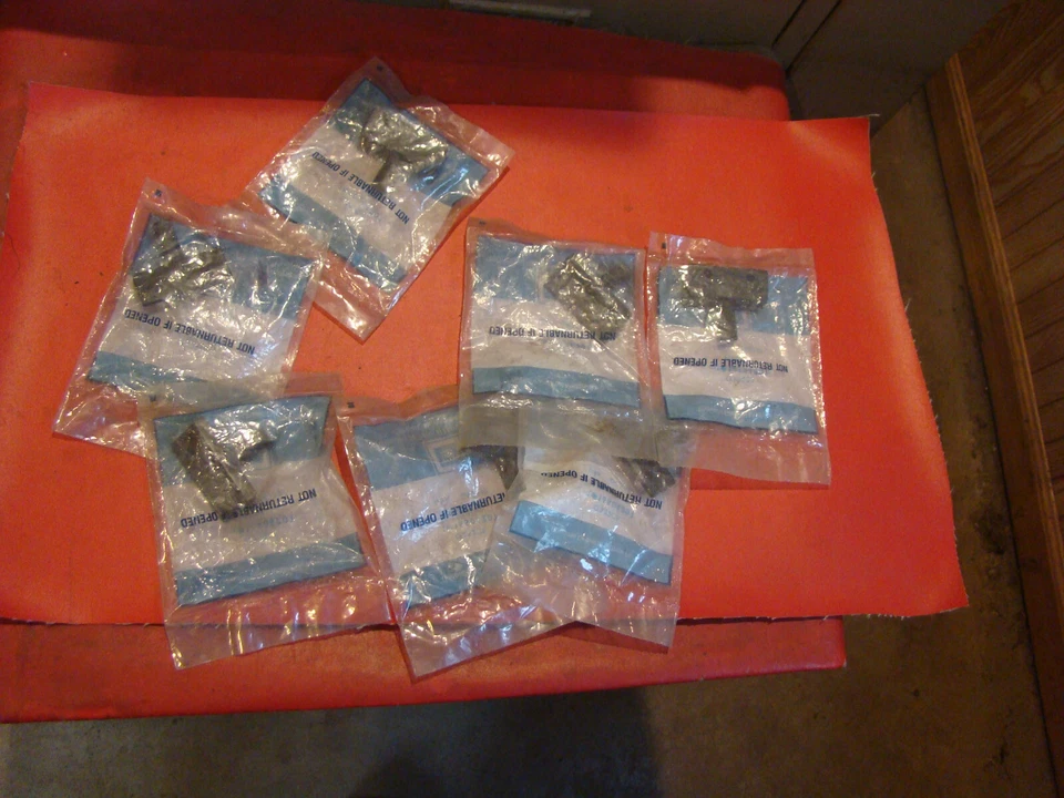 NOS 87 88 89 90 91 92 93 94 96 CHEVY Beretta Faro Lámpara Deslizable Pivote Ajustador Foto 2 de 4