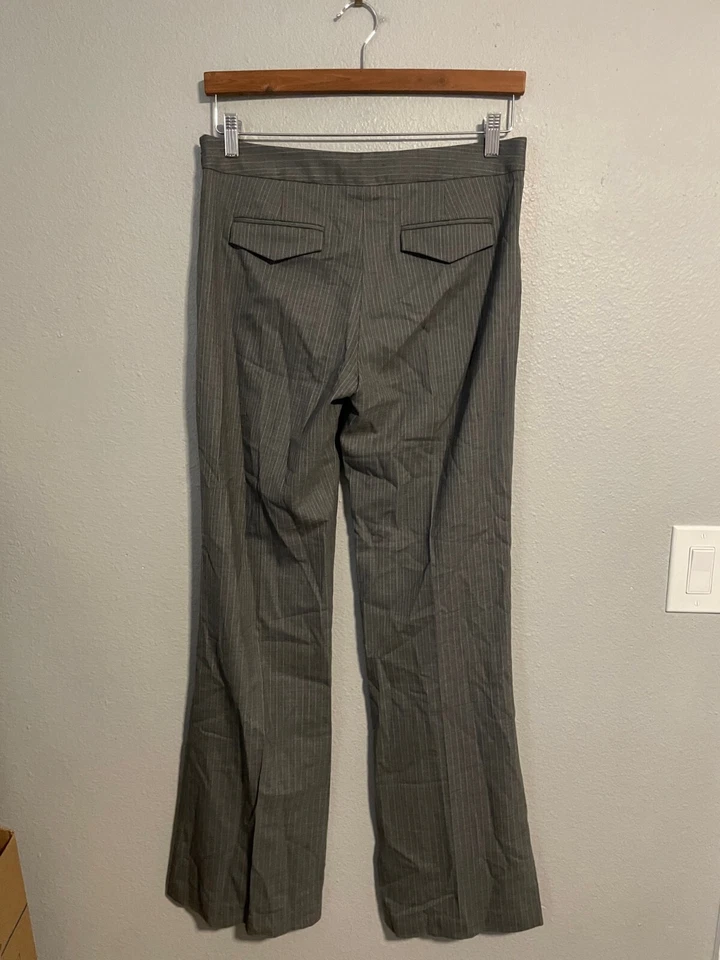 Женские брюки Theory размер 6 серые натуральная шерсть эластичные расклешенные ноги опрятные карьерные - Изображение 2 из 4