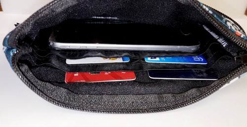 KUROMI SCHWARZE GELDBÖRSE / CLUTCH TASCHE MIT ABNEHMBAREM HANDGELENKBAND - Bild 3 von 3
