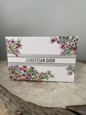  DIOR ICONIC BLOOMING BOUQUET KLEINE GESCHENKBOX MIT DECKEL 21,5 CM X 14 CM