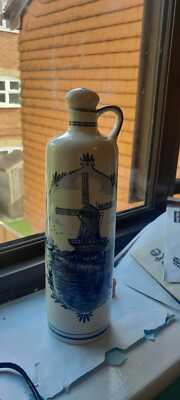 Ein Krug Flasche Blue Delft's made for Bols Royal Distilleries Holland Netherlands