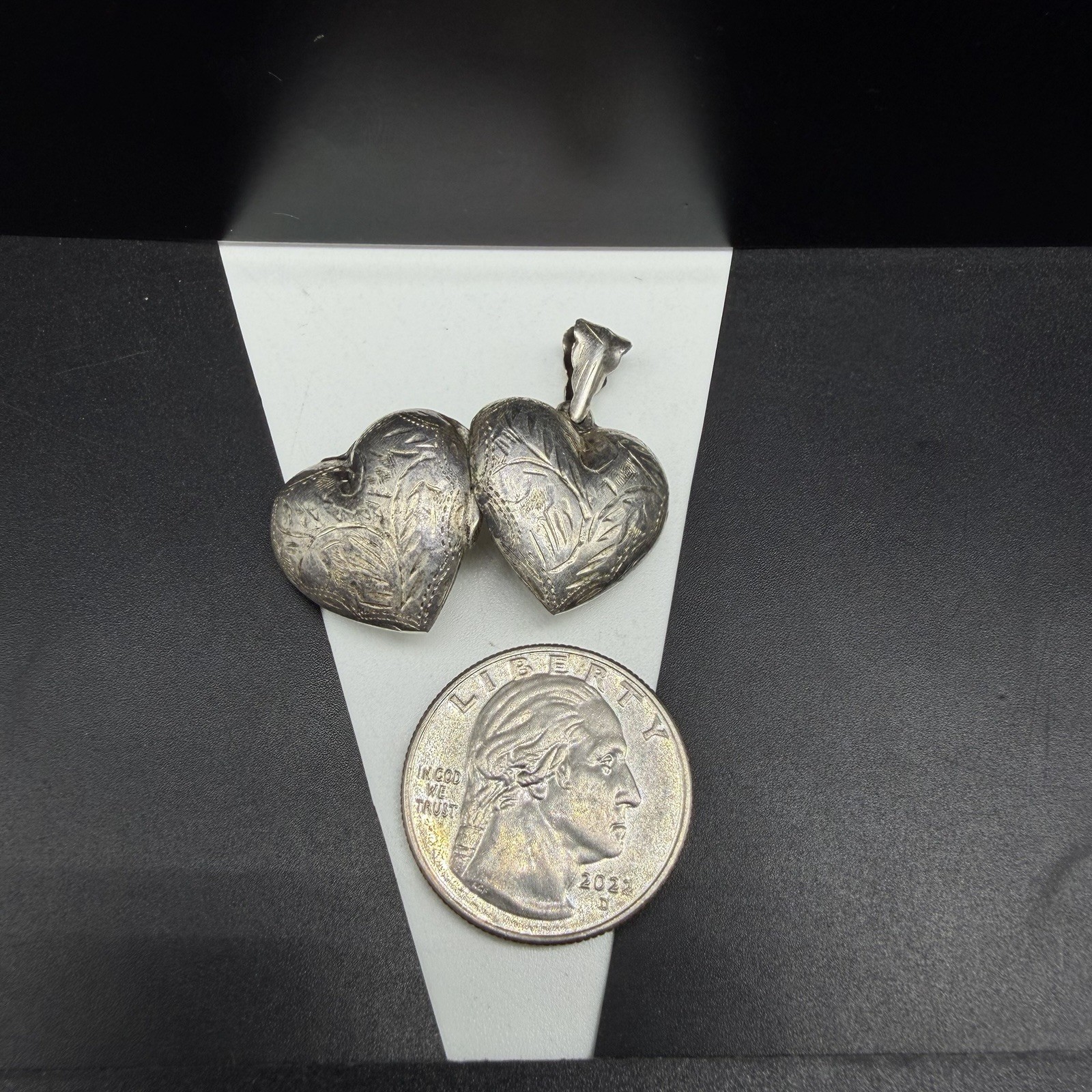 Engraved Leaf Pattern Sterling Silver VTG Puffy H… - image 9